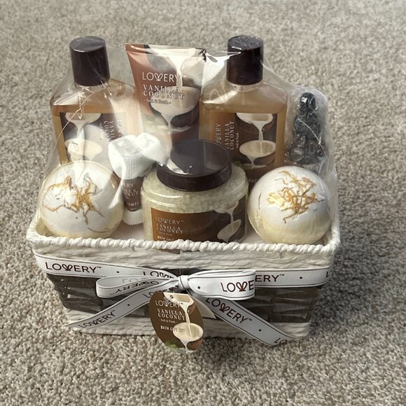 NEW lovery vanilla coconut bath set 🫧 - Picture 3 of 11